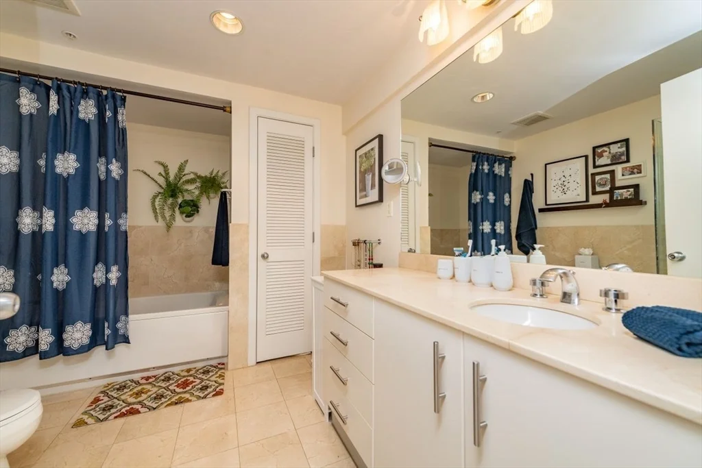 210 South St, Leather District