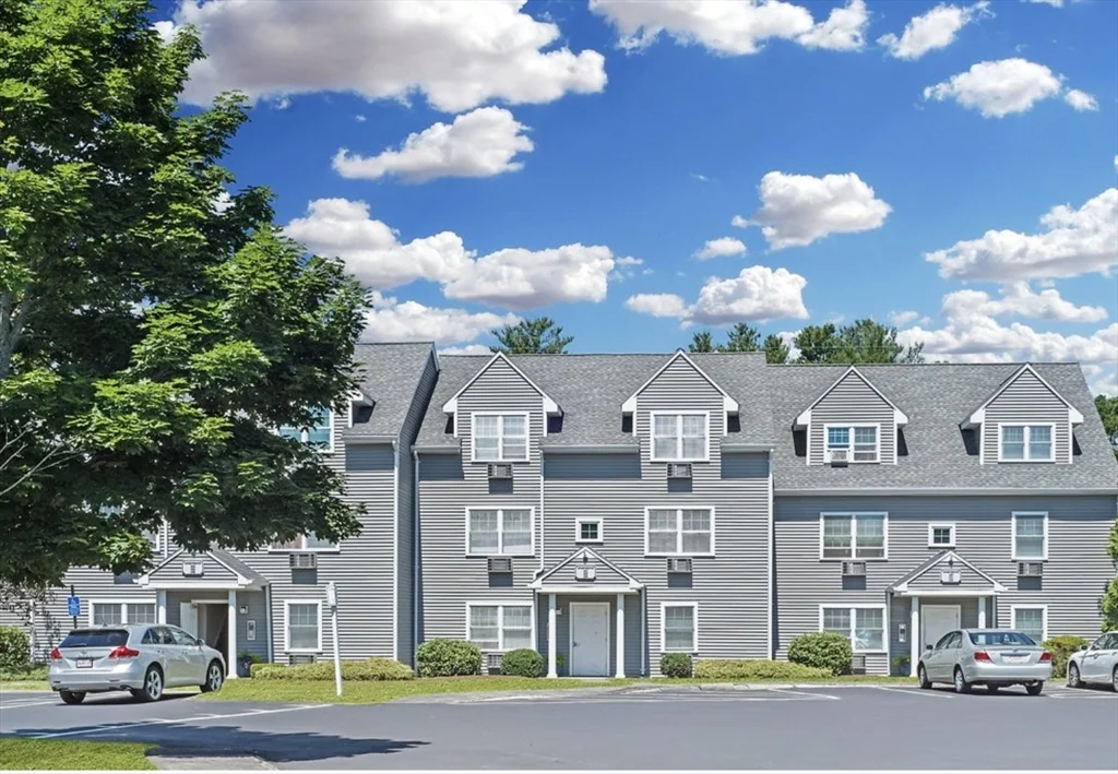 65 Frank's Ln, Hanover