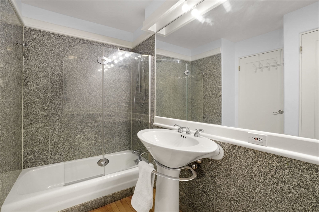 28-32 Atlantic Ave, Waterfront