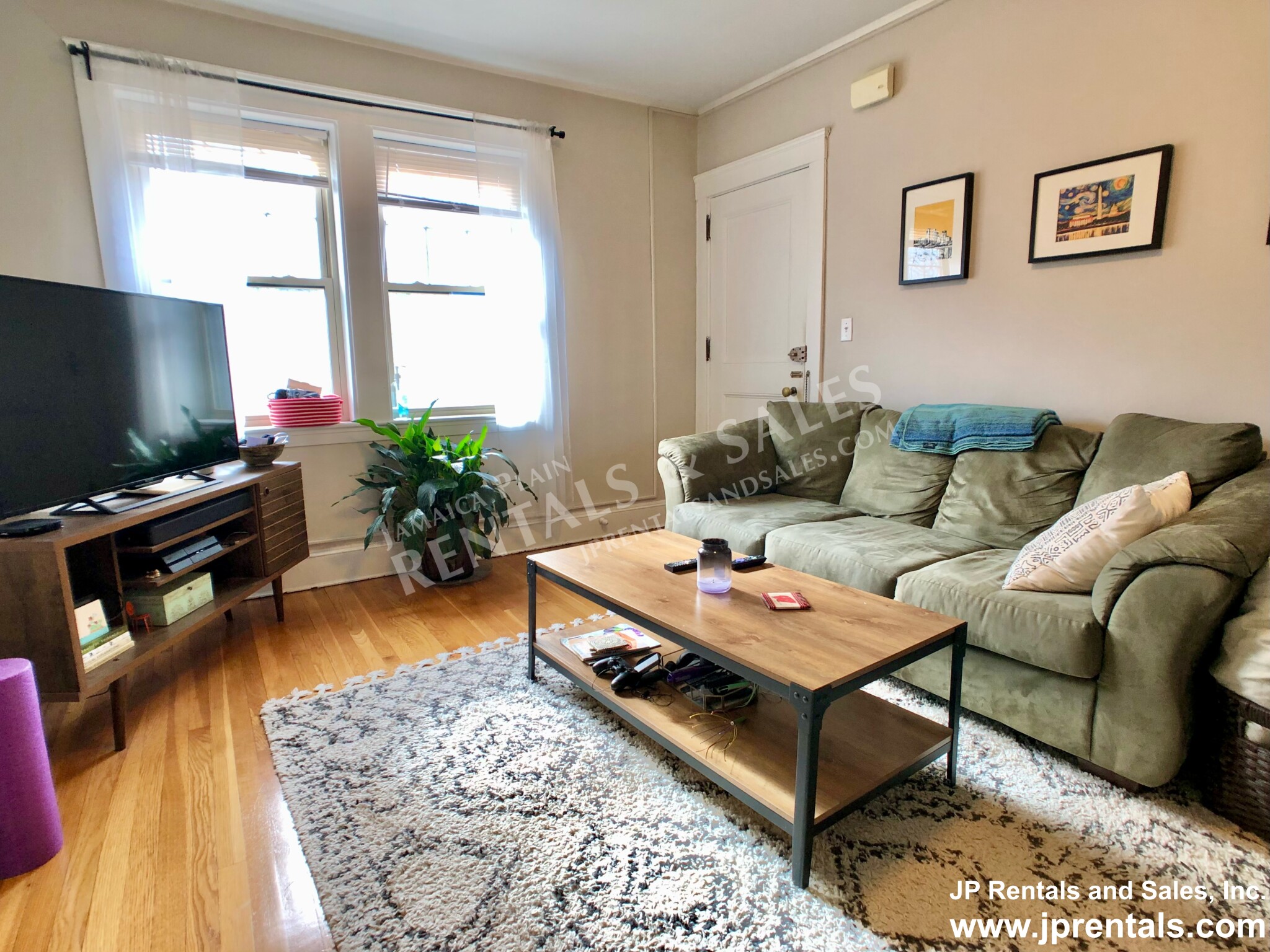 136 Arborway, Jamaica Plain