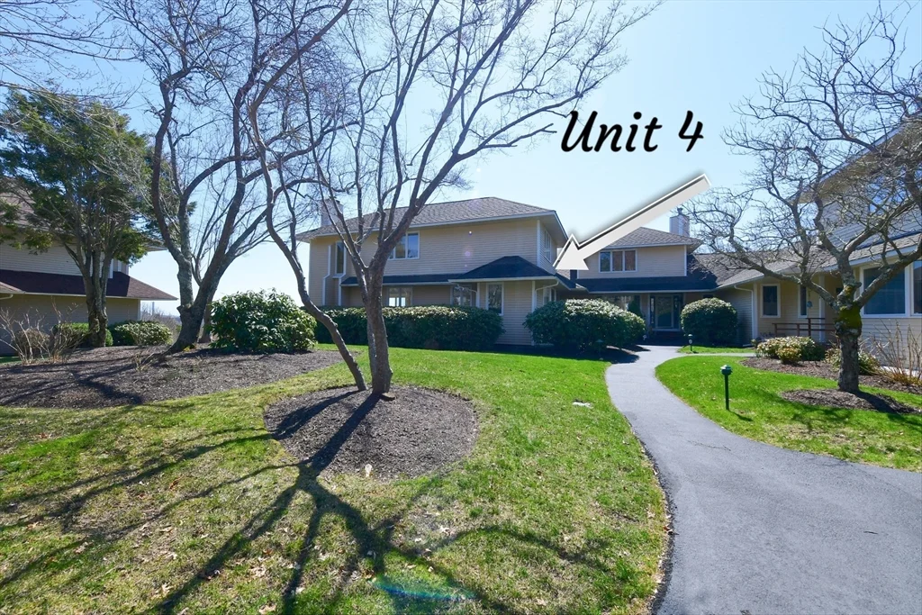 4 Bittersweet Ln, Buzzards Bay