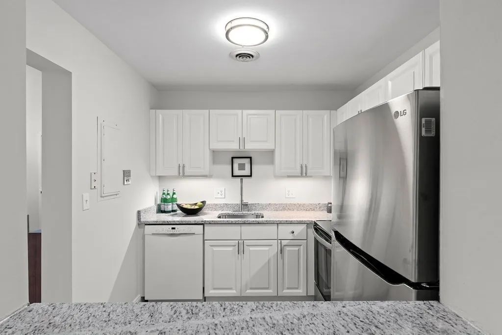 65 Glen Rd, Brookline Village