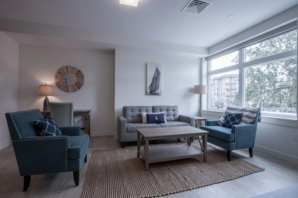 900 Beacon St, Fenway