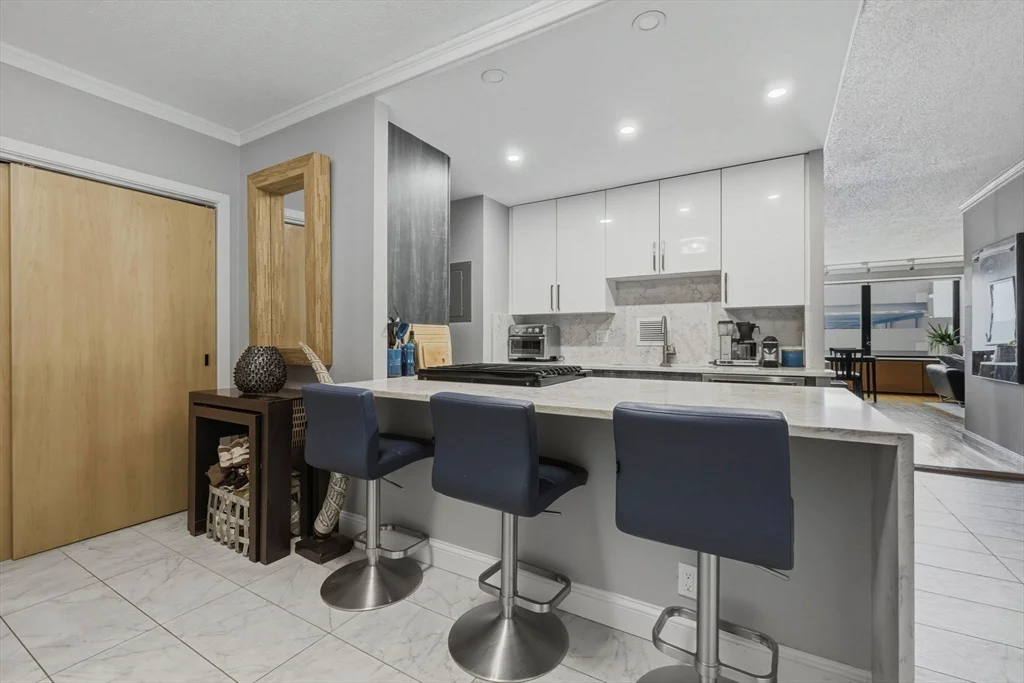 65 E India Row, Downtown