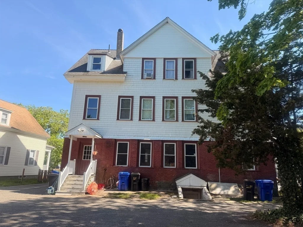 416 Middleboro Ave, Taunton