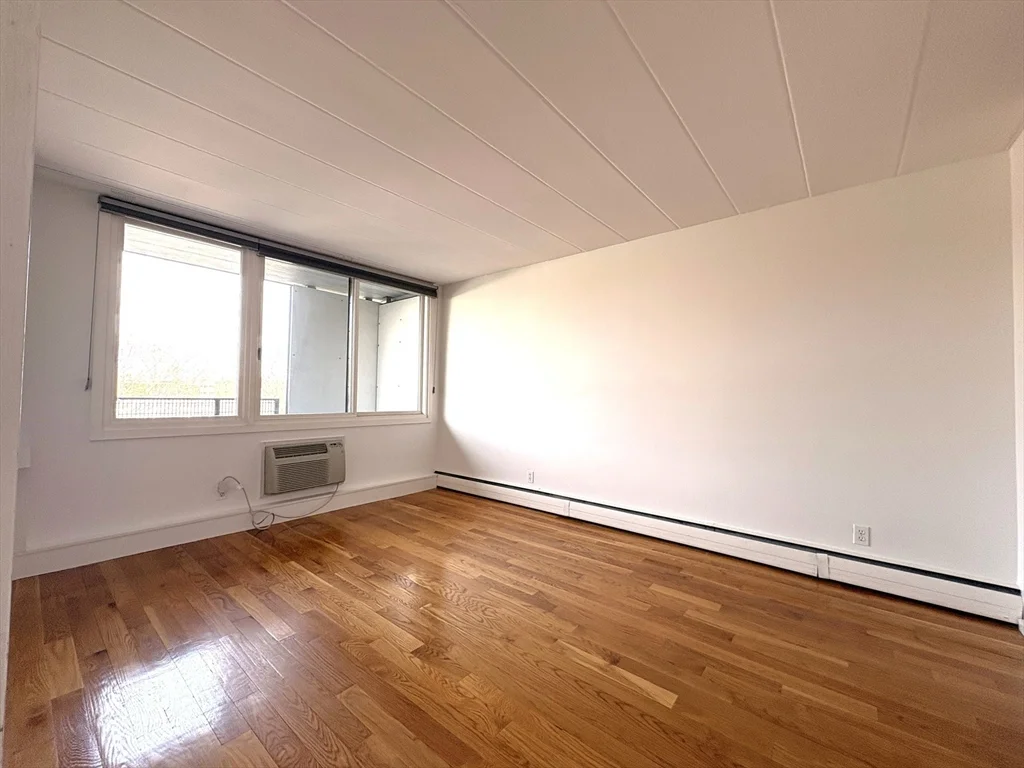 345 Harvard St, Mid-Cambridge