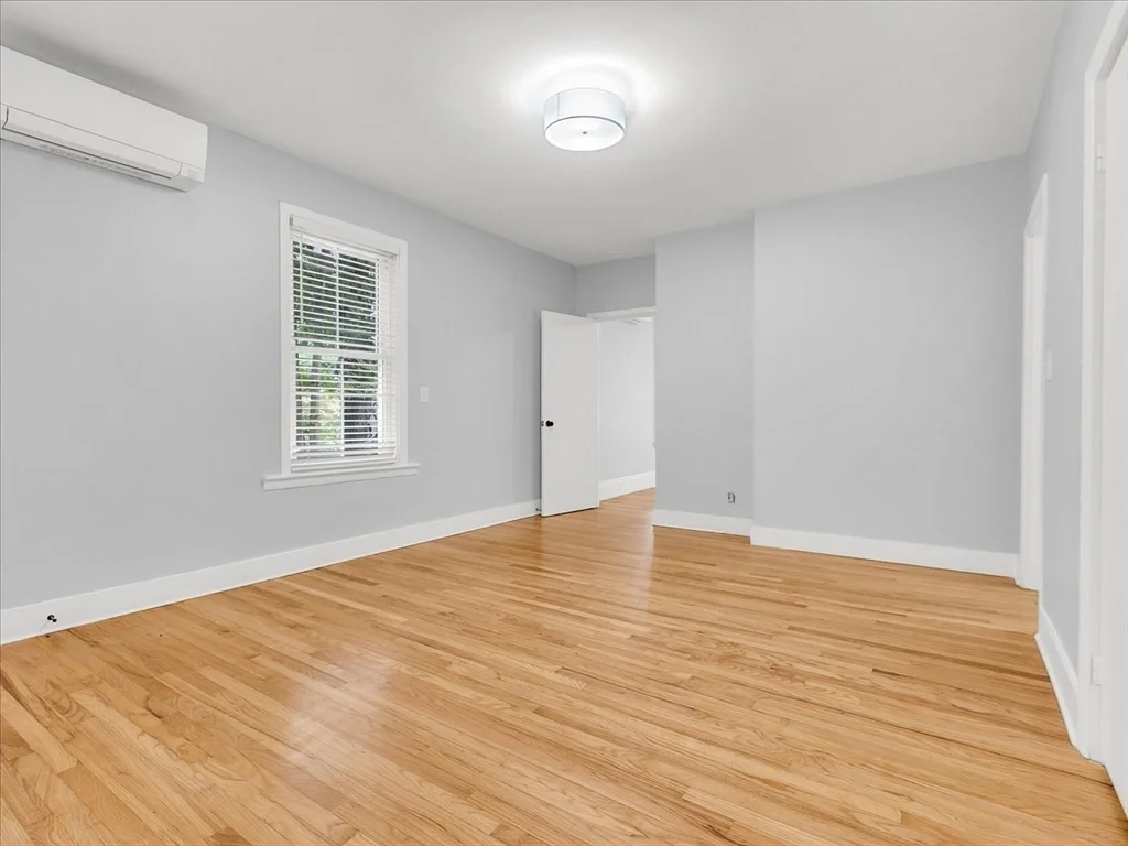 186 Main St, Wayland