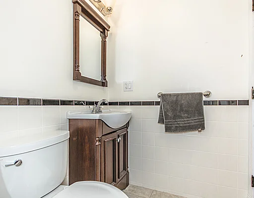 137 Charles St, Beacon Hill