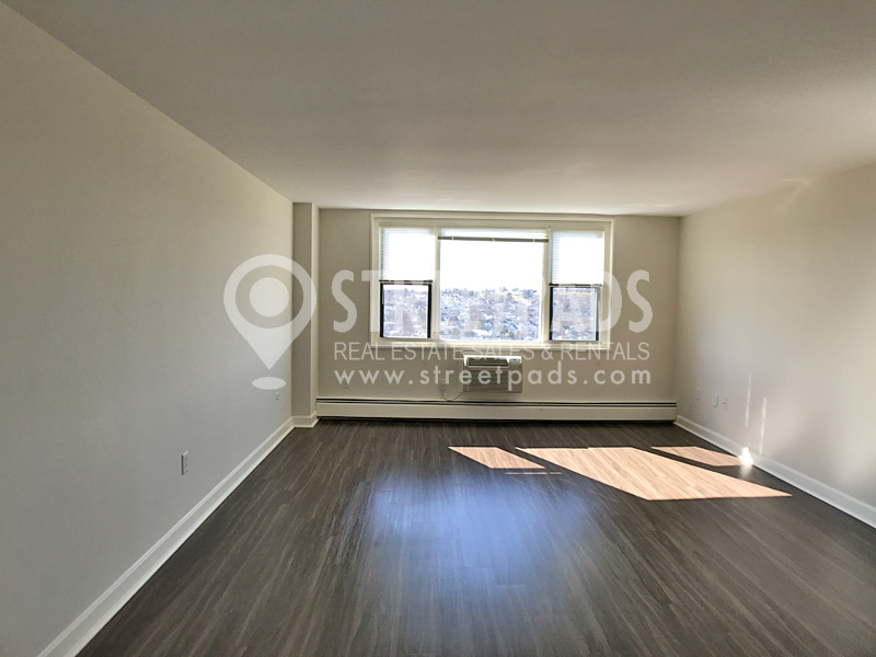 700 Huron Ave, Strawberry Hill