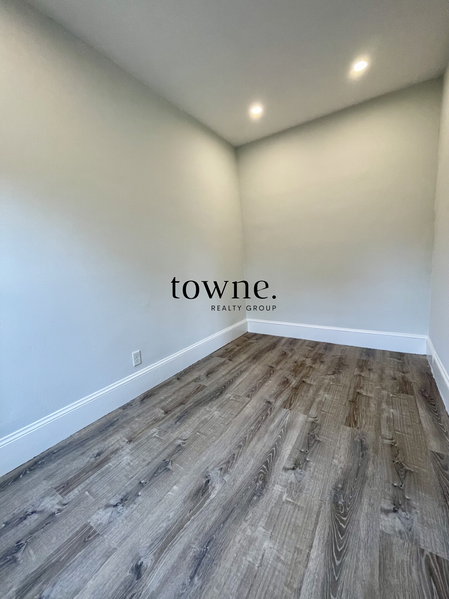 225 Newbury St, Back Bay