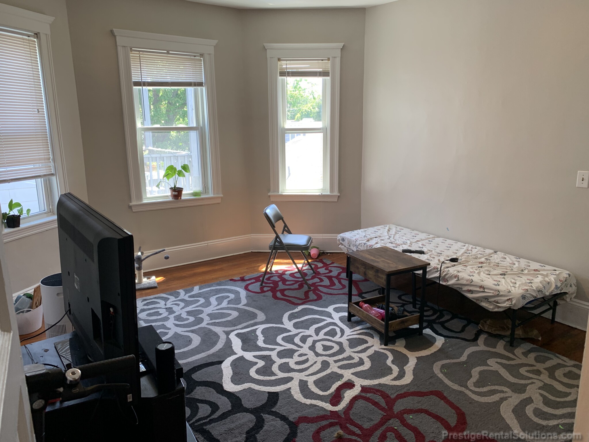 348 Faneuil St, Oak Square