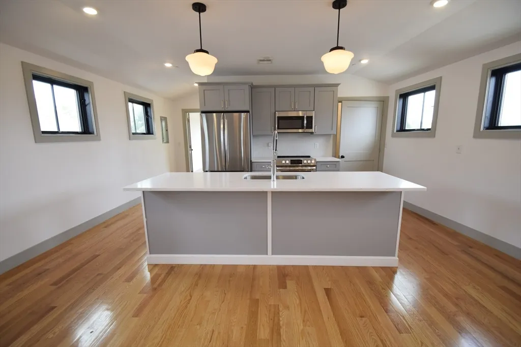 15 Maywood St, Roxbury