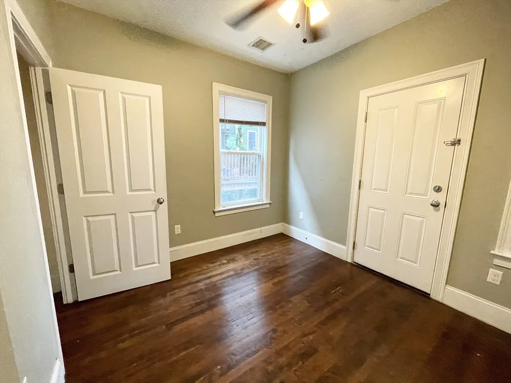 178 Hillside St, Mission Hill