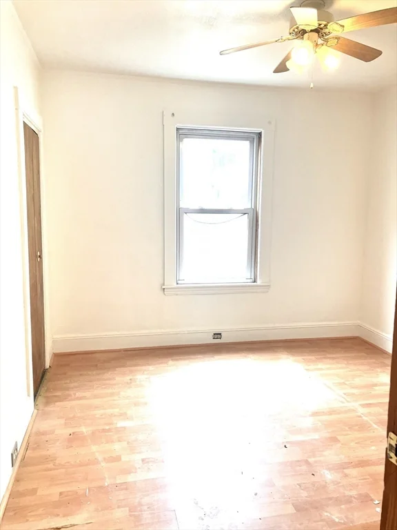 4 Sisson Ter, East Lynn
