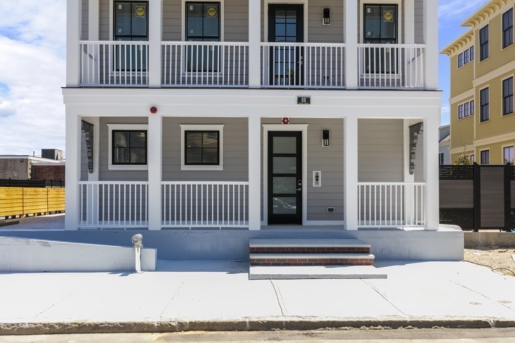 88 Dover St, Davis Square