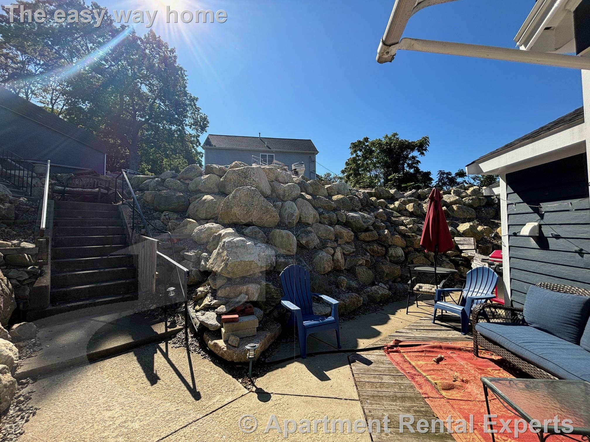 768 Main St, Wakefield