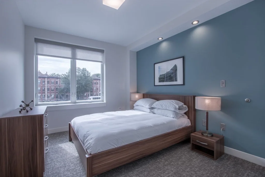 900 Beacon St, Fenway