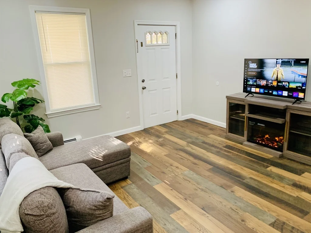 400 Charles, Edgeworth