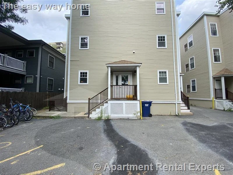 466 Green St, Central Square