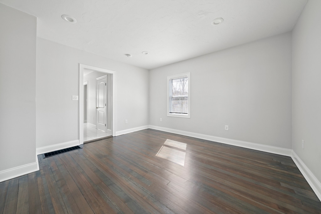 35 Phillips Ave, Stoughton