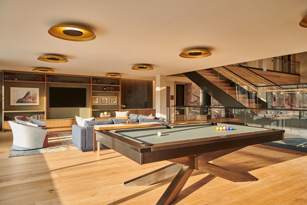 20 4th Ave, Burlington