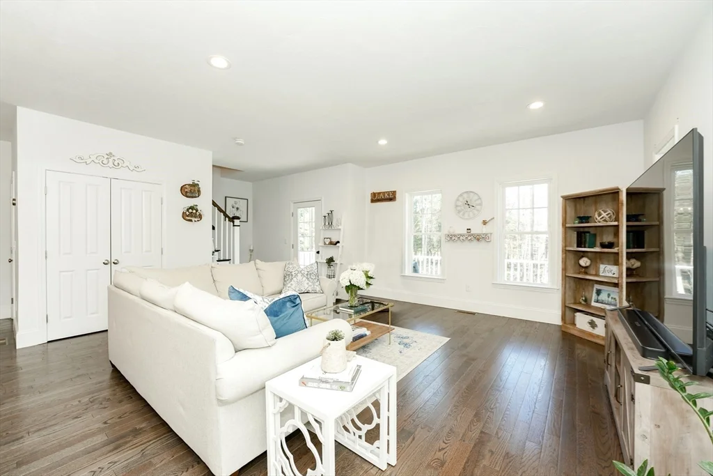 18 Cleary Cir, Norfolk