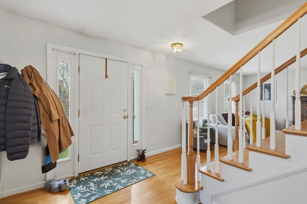 11 Roseanna Park Dr, Waltham