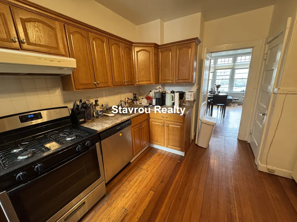 1681 Beacon St, Aspinwall Hill