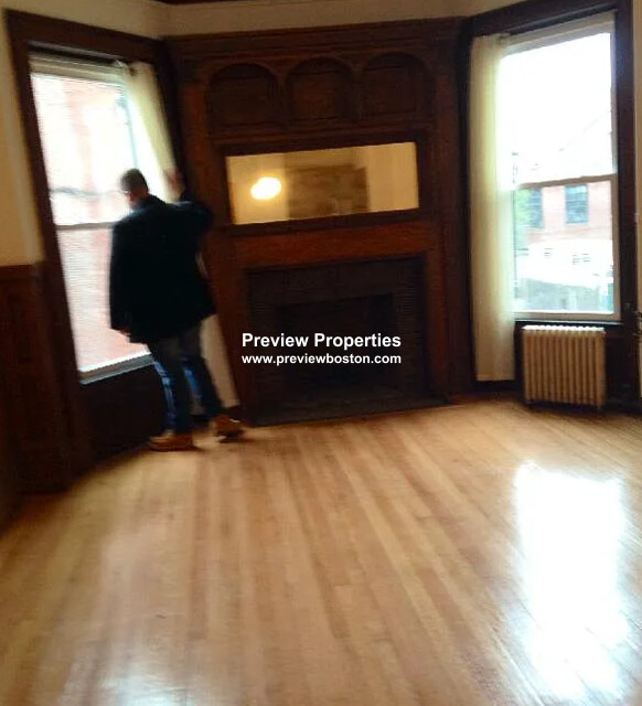 849 Beacon St, Fenway