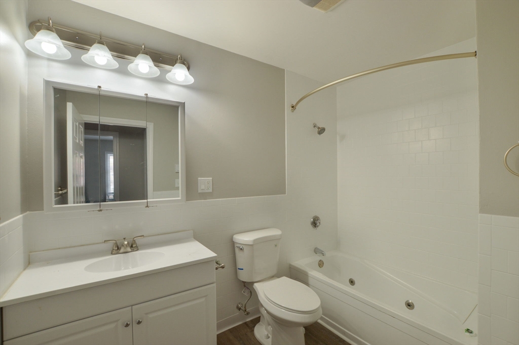 1049 Pleasant St, New Bedford