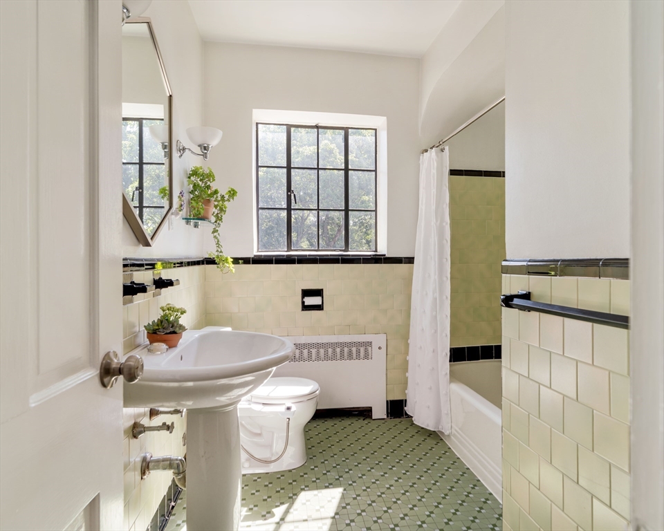 108 Sewall Ave, Coolidge Corner