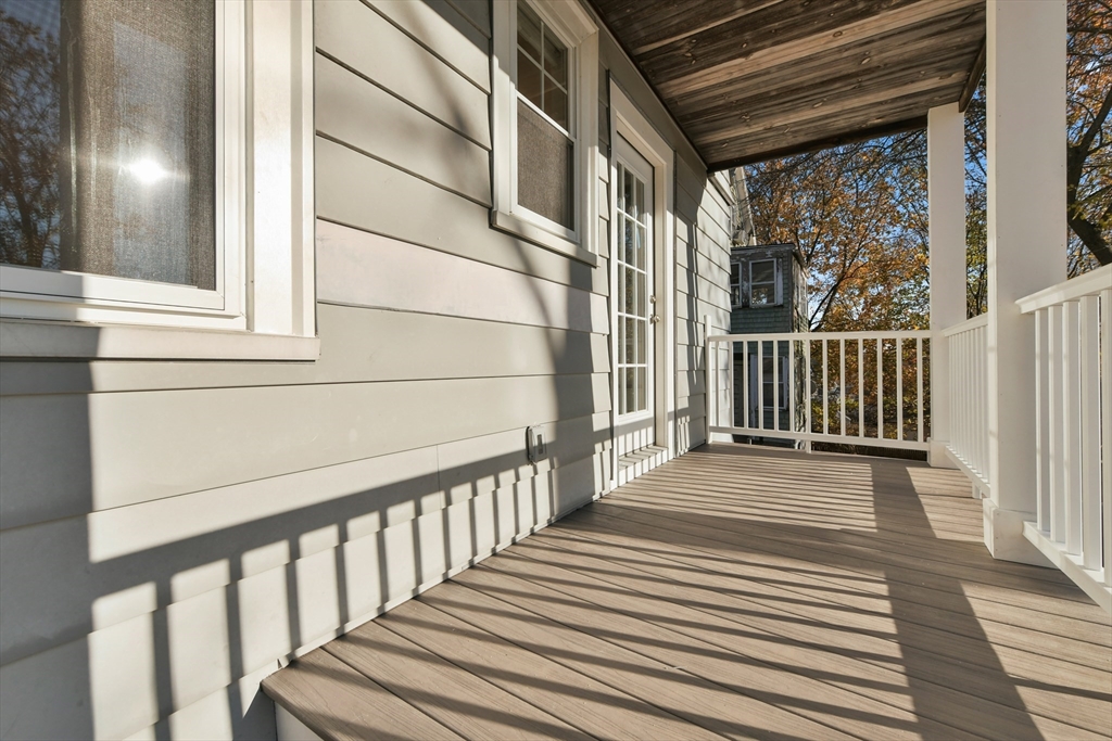 48 Manthorne Rd, Roxbury