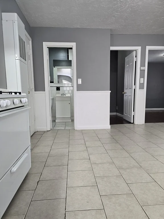 40 Aetna, Fall River