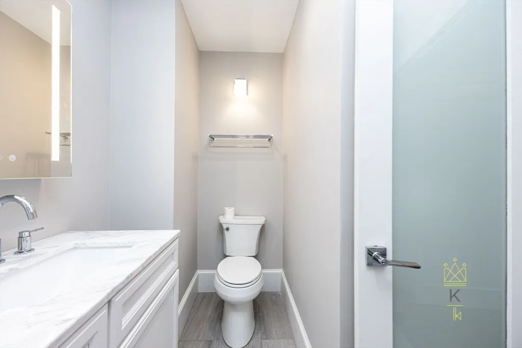 85 Regent St, Roxbury