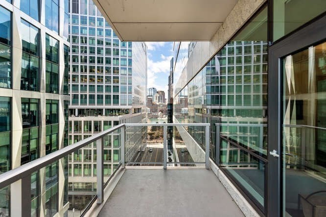 50 Liberty Dr, Seaport District