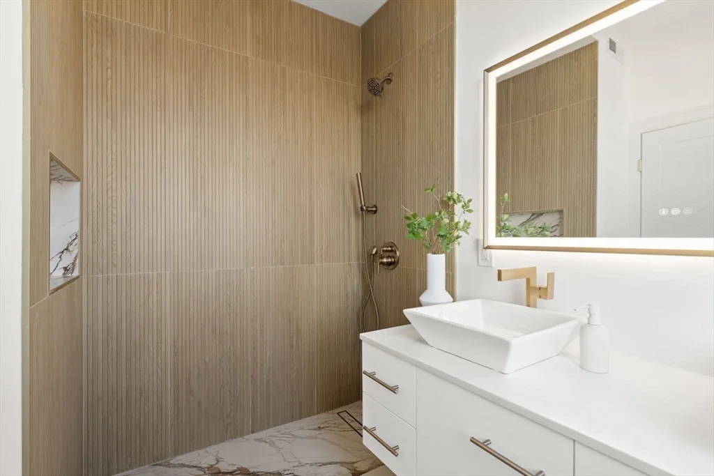 100 Bennington St, East Boston