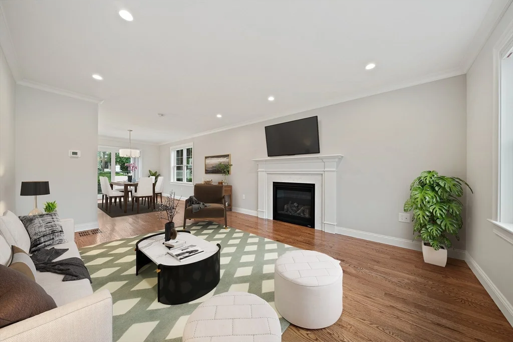 15 Lakeview Ave, Waltham