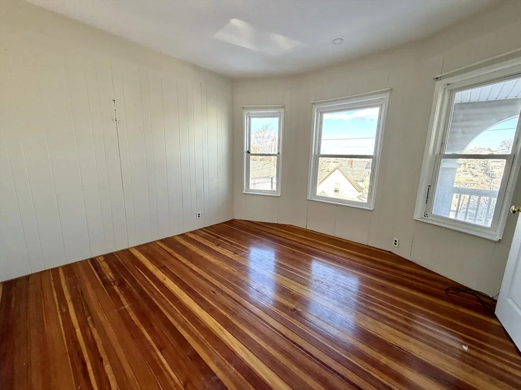 21 Oakland Ave, Everett