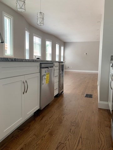 5 1/2 Edward St, Medford