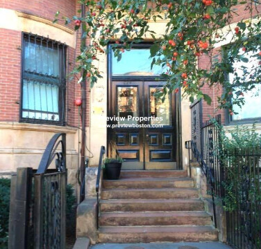 869 Beacon St, Fenway