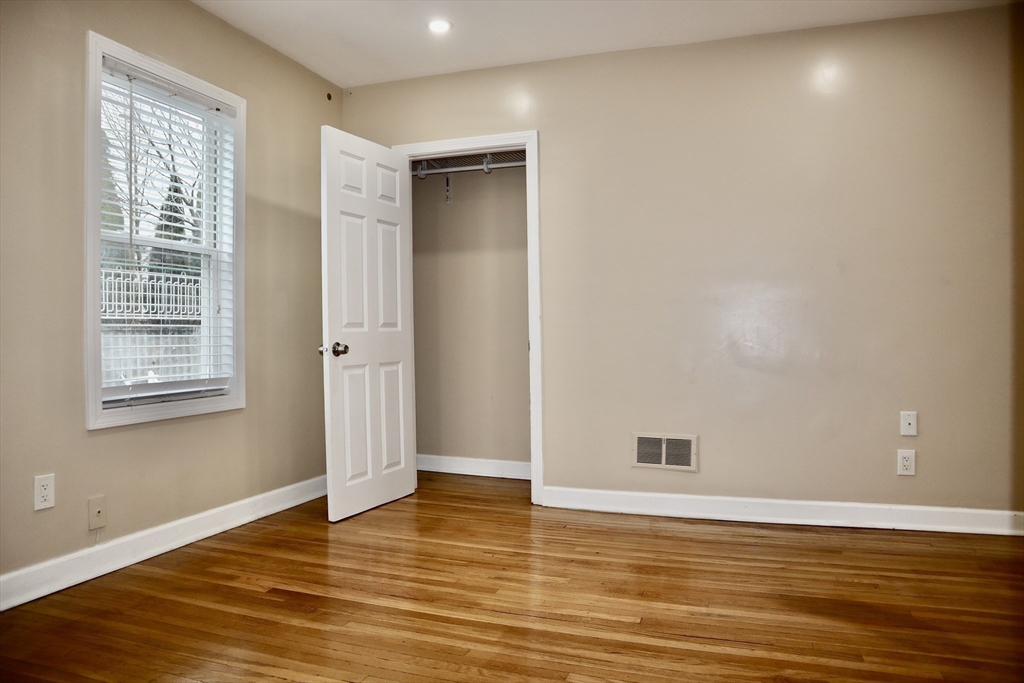 4 Champlain Rd, Salem