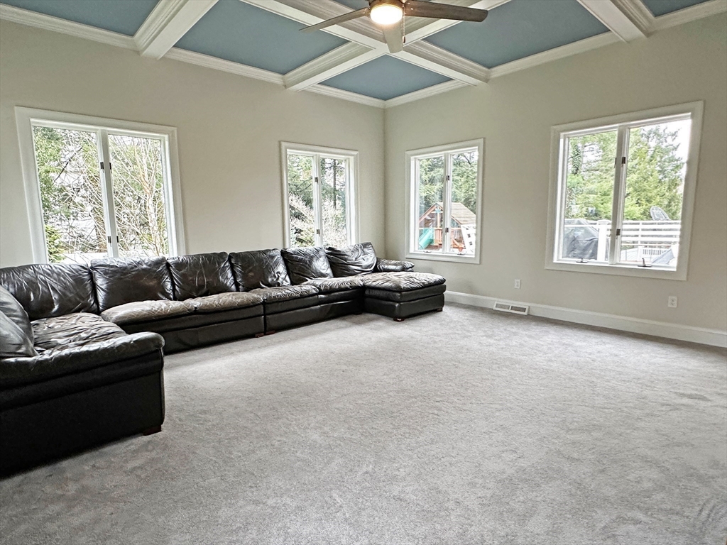 9 Lantern Rd, Belmont