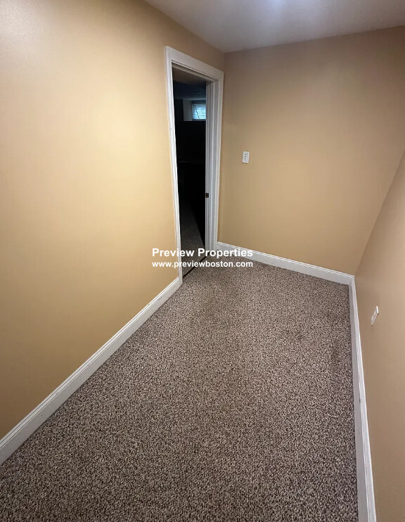 28 Montfern Ave, Oak Square