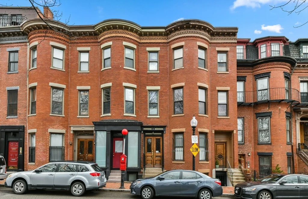 219 W Newton St, South End