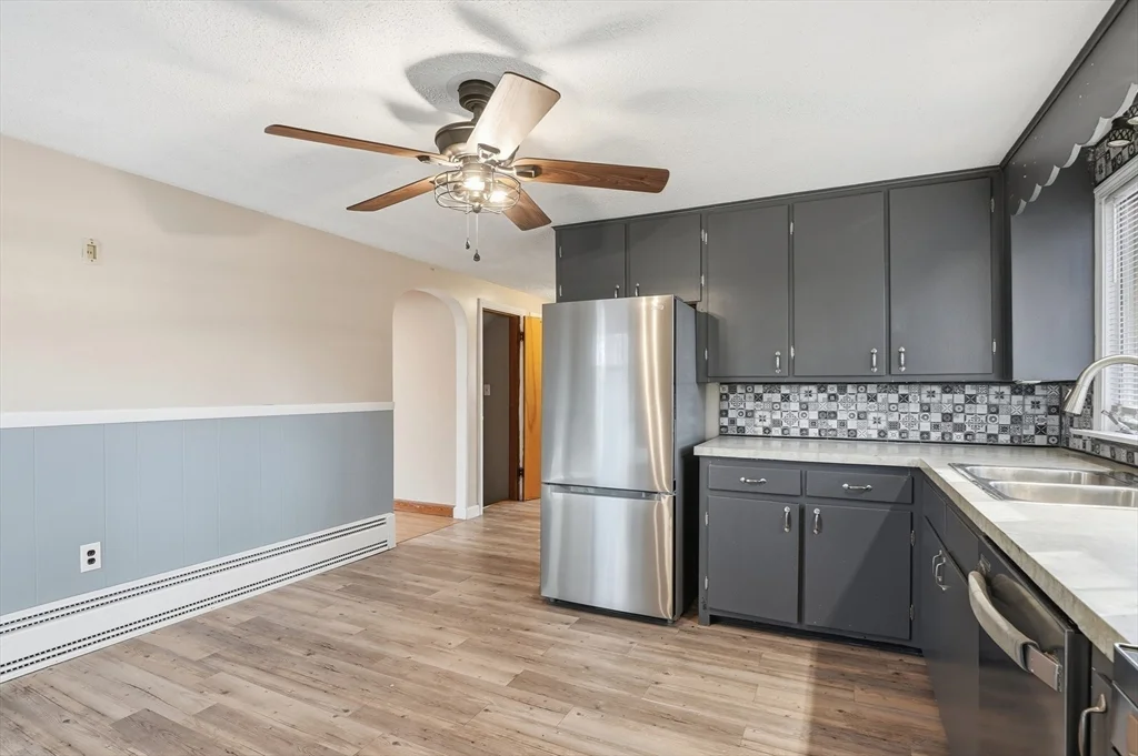 16 Liberty Dr, Shrewsbury