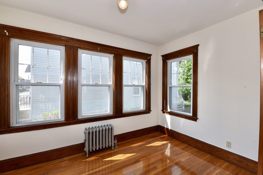 7 Charme, Roslindale