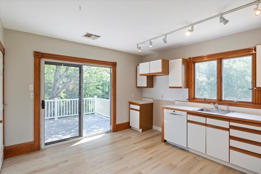 40 Whitehall St, East Dedham