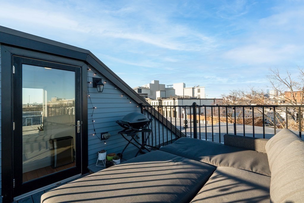 5 Mohawk St, South Boston