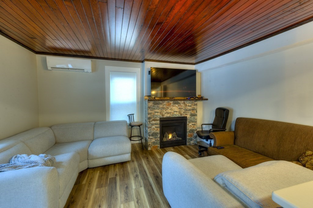 51-A Cedar St, Downtown
