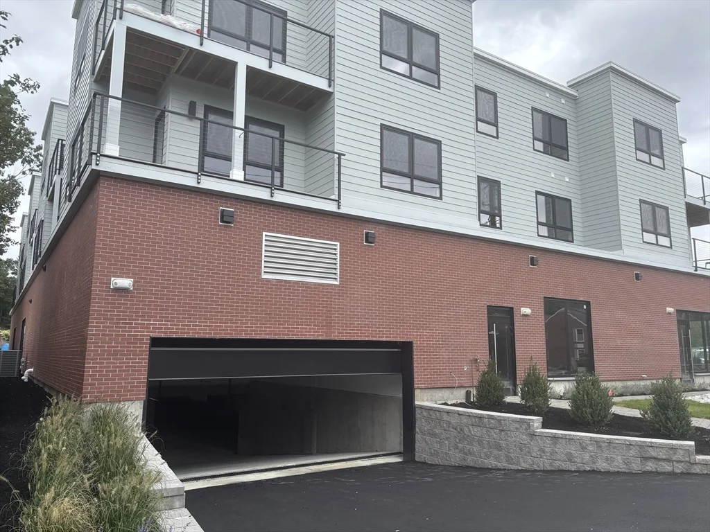 1391 Main St, Walpole